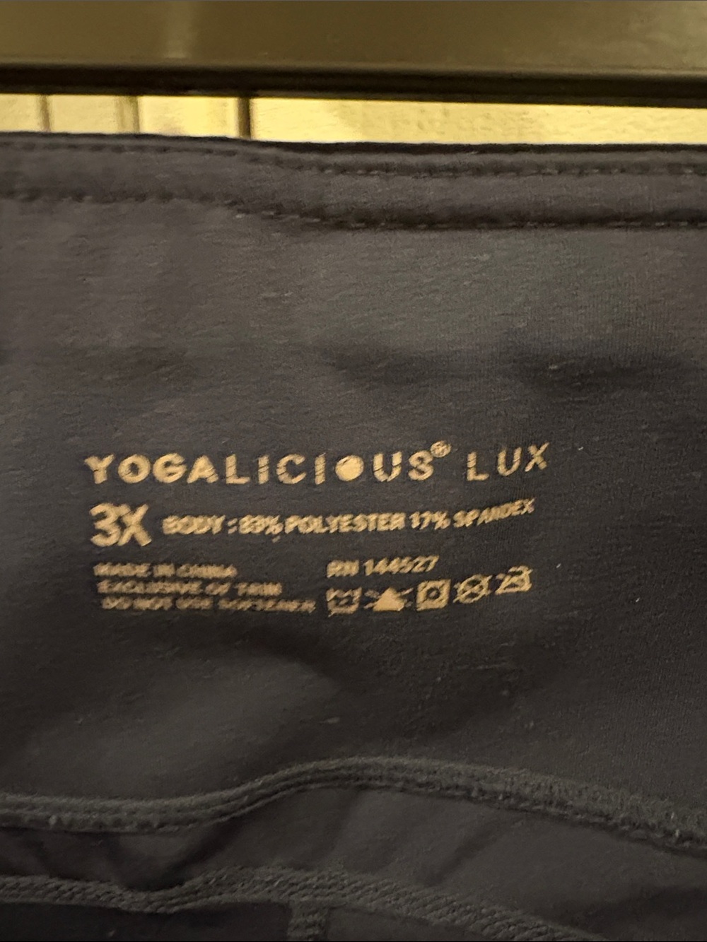 Yogalicious Navy Leggings with Side Pockets - Picture 3 of 3